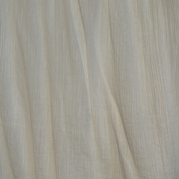 Old Navy Medium Flowy Feminine Top - Picture 4 of 6